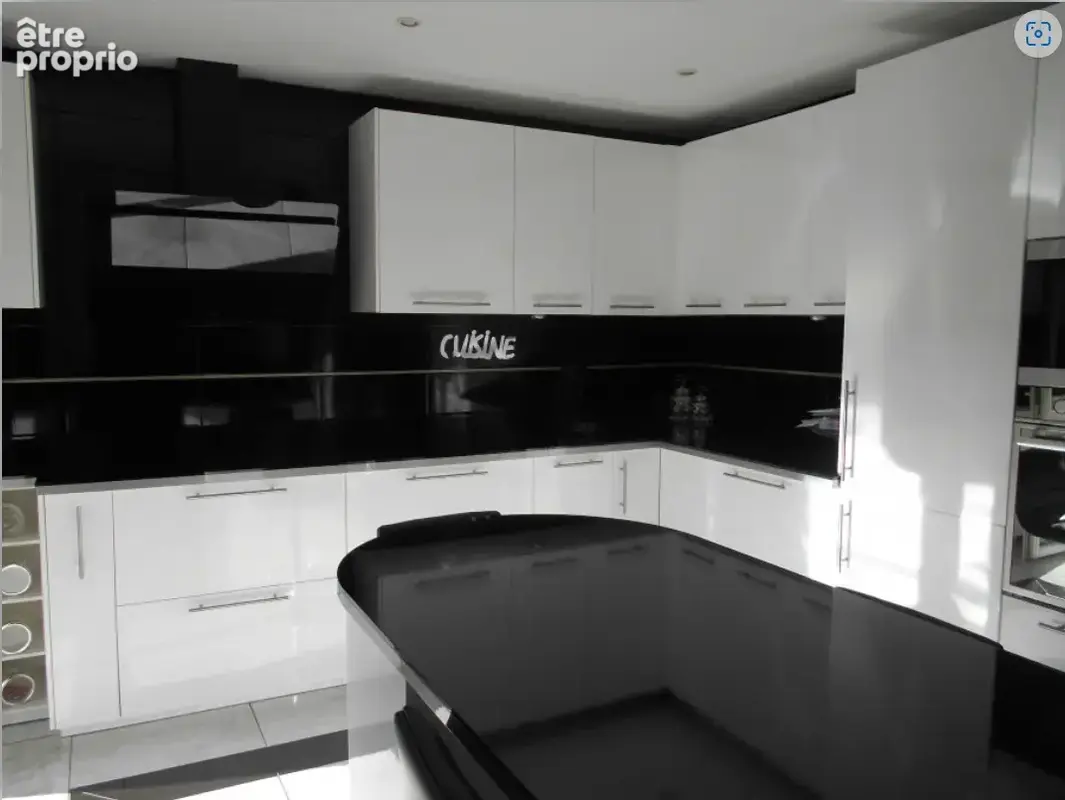 Maison r+1 t6 de 142m2 avec t2 36.5m2 piscine 7x3 parcelle 437m2 - photo 5