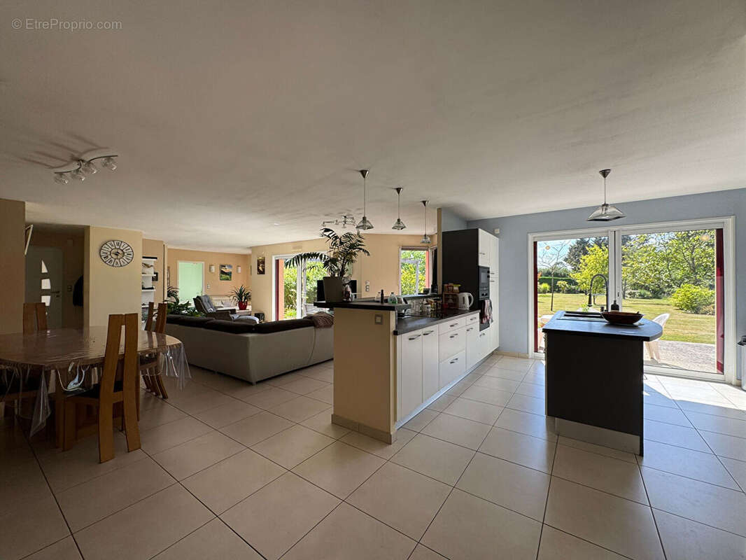 Maison à SAINT-CHARLES-LA-FORET