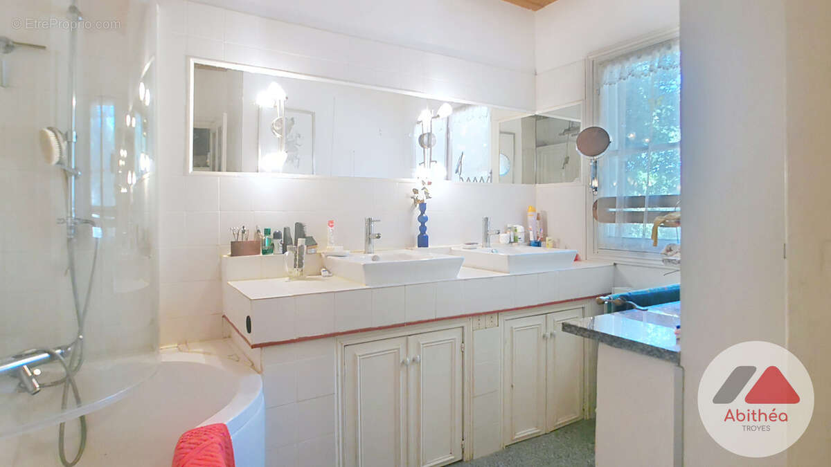 Maison 5 pièces 208 m2 - photo 6