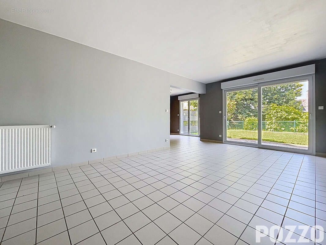 A Vendre - Vire Normandie - Maison 6 pièce(s) 119.5 m² - Vie de plain pied - Centre ville - photo 6