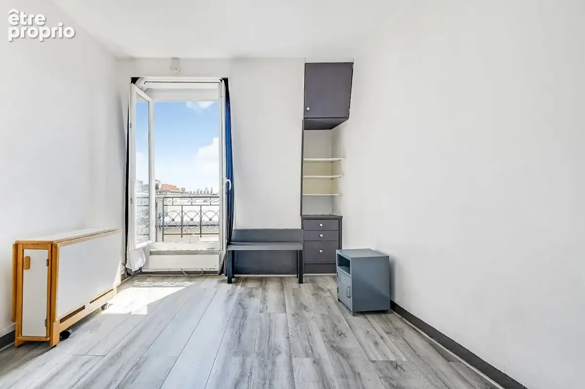 Rue Damrémont, studio à vendre en dernier étage ! - photo 4