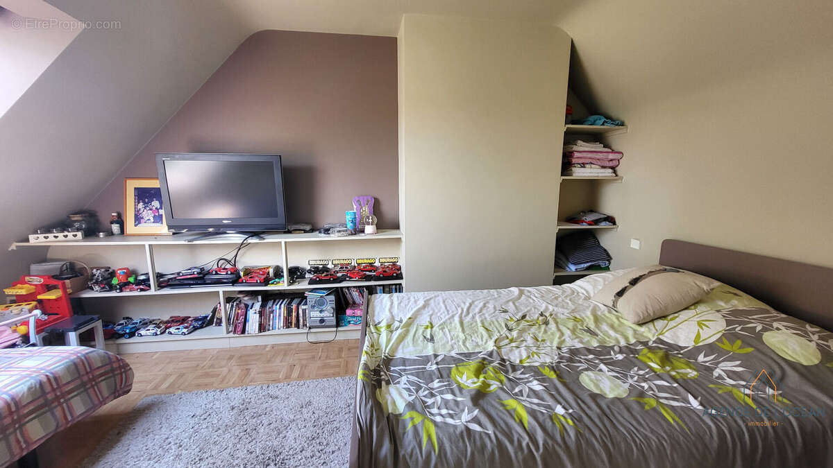 Maison familiale avec 3 chambres et terrain arboré à La Grande Prairie - photo 12