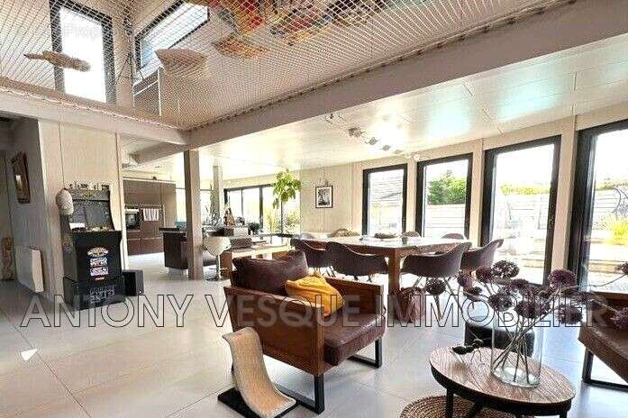 Maison à AGON-COUTAINVILLE