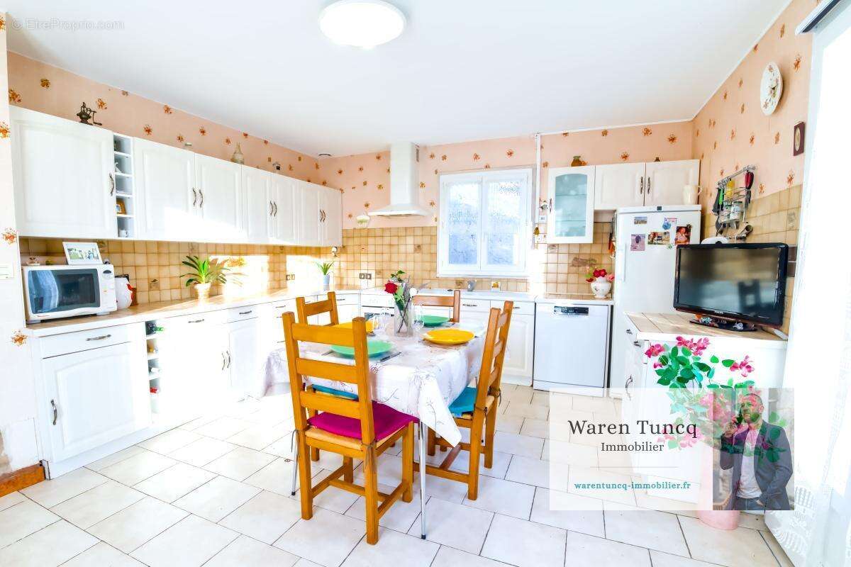 Maison à SAINT-SAUVEUR-D'AUNIS