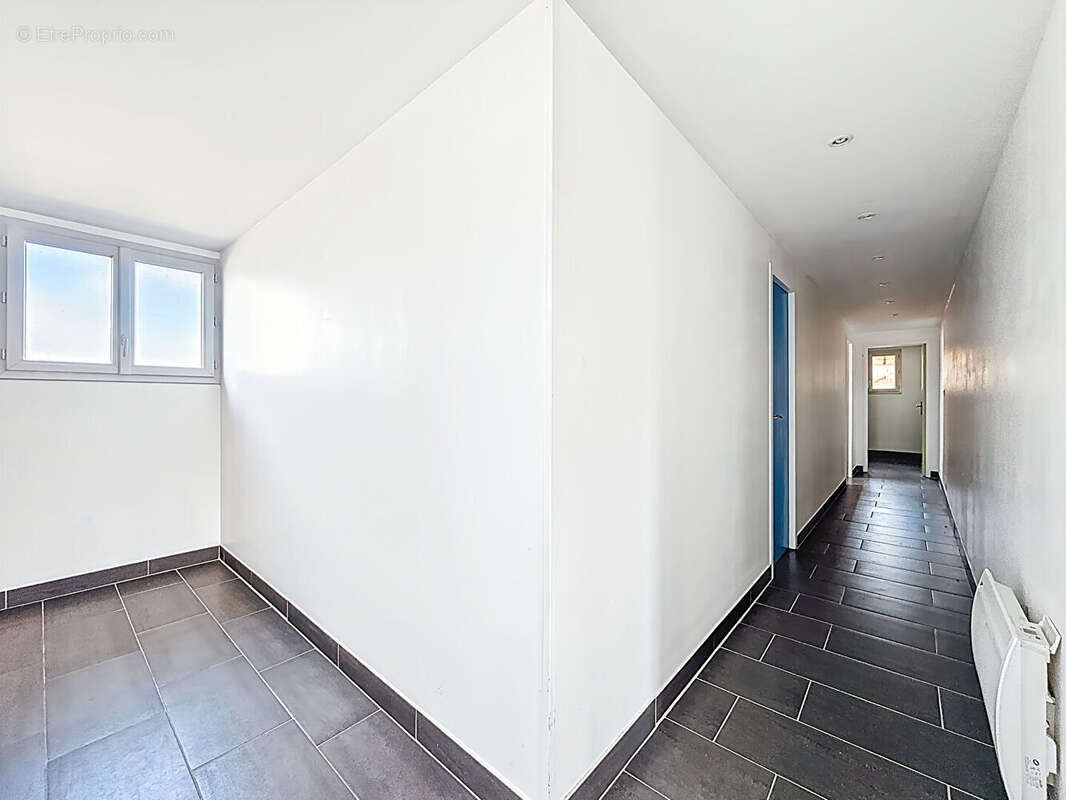 Commerce à MONTREUIL-BELLAY