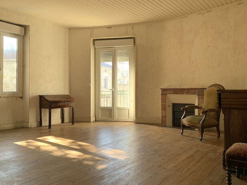 Maison de village 240 m², 6 chambres, avec jardin et local commercial - photo 10