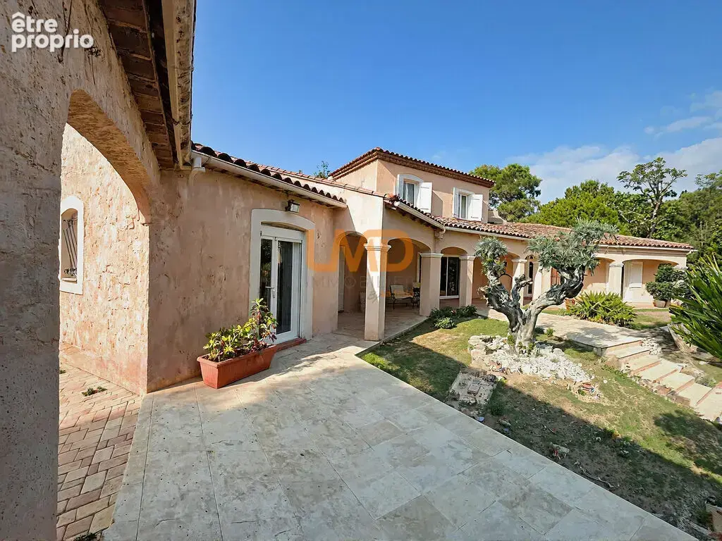 Draguignan – Grande propriété au calme avec piscine et 4 000 m² - photo 3