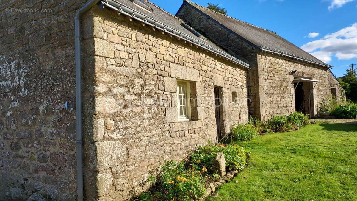 ensemble immobilier en pierre de 187 M2 à GUERN - photo 11