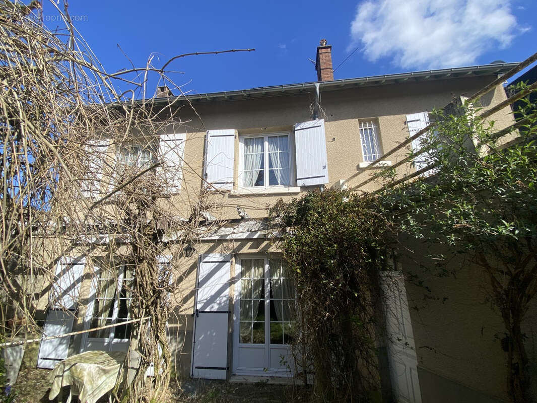 Maison à ARNAC-POMPADOUR