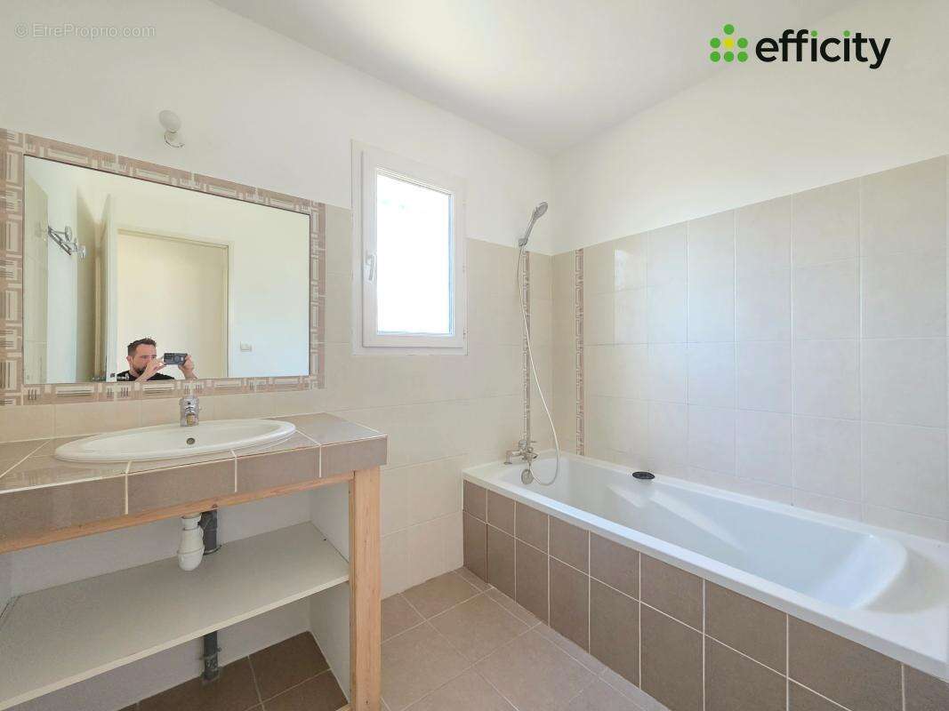 Maison à REVEST-DU-BION