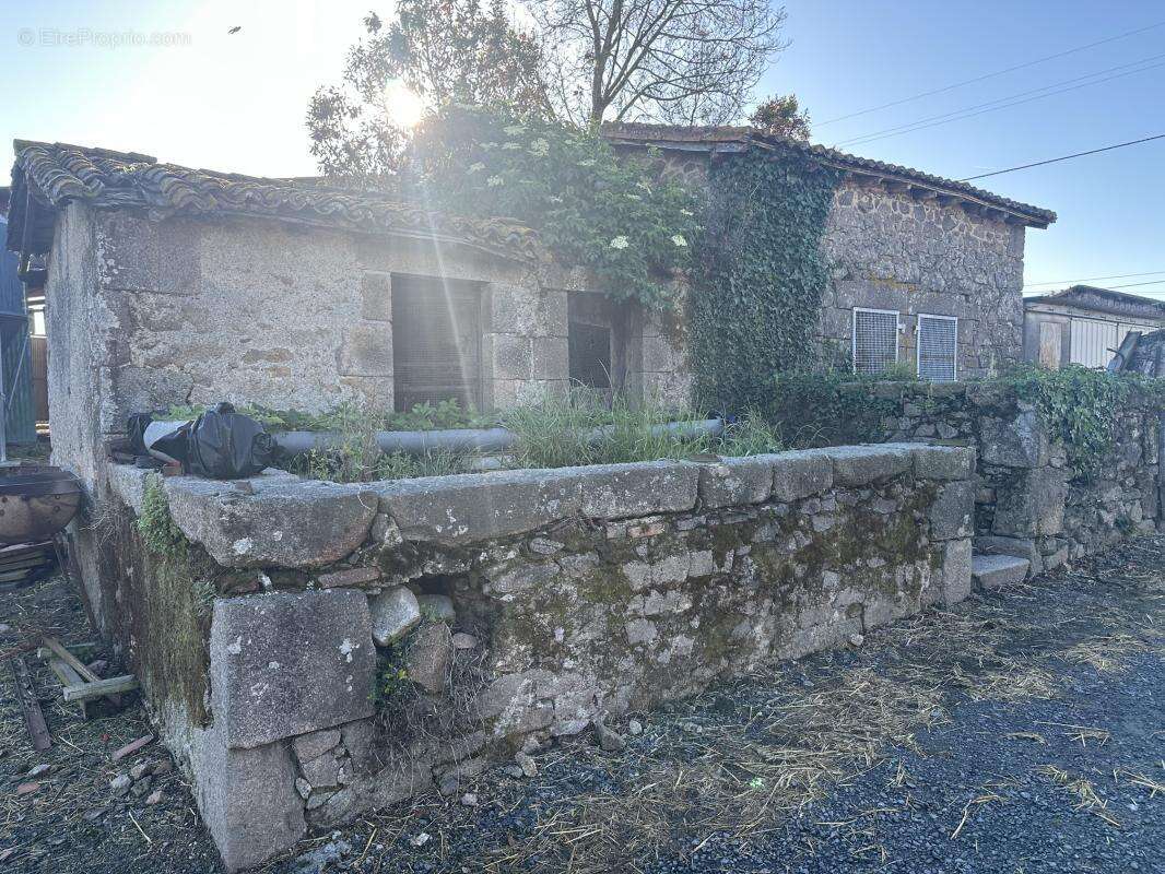 Maison à SAINT-MACAIRE-EN-MAUGES