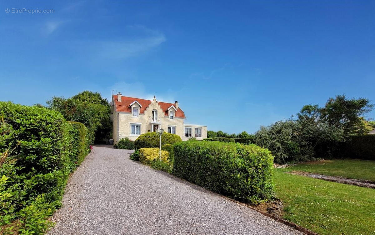 Maison à AVESNES-SUR-HELPE