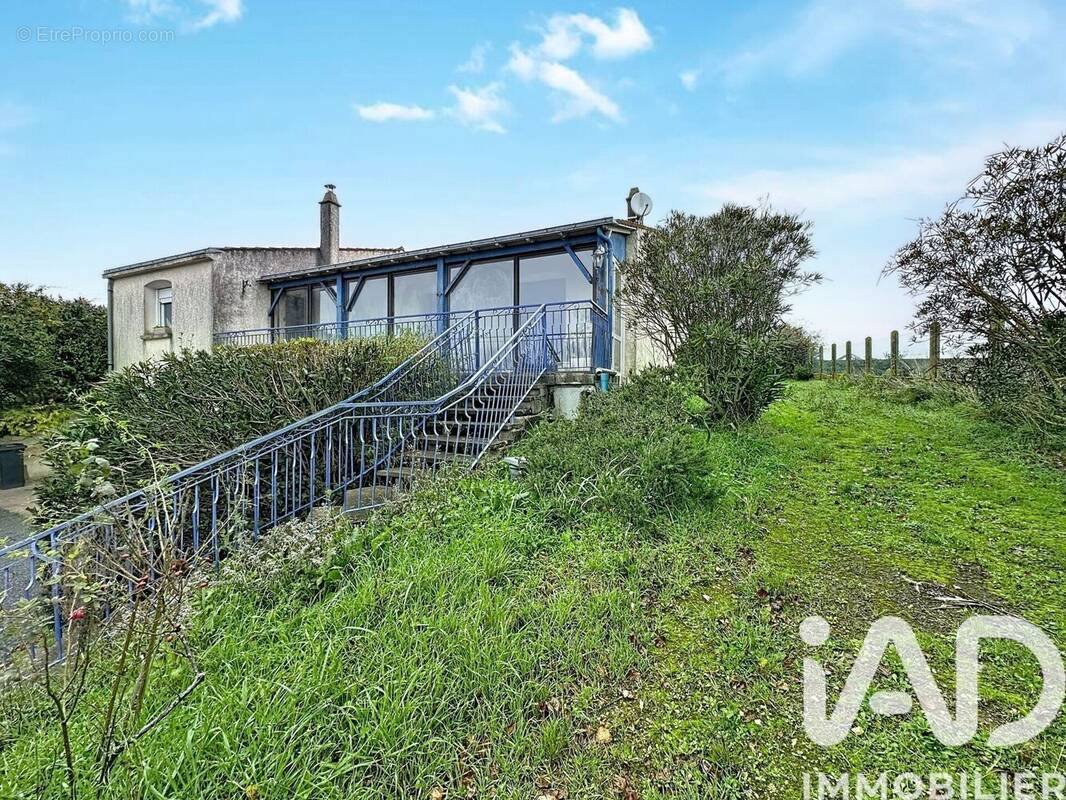 Photo 1 - Maison à L'ILE-D'ELLE