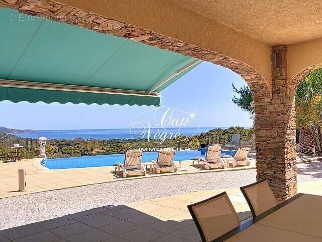 Propriété provençale vue mer au coeur de la nature à vendre à cavalaire sur mer - golfe de saint tropez - photo 17