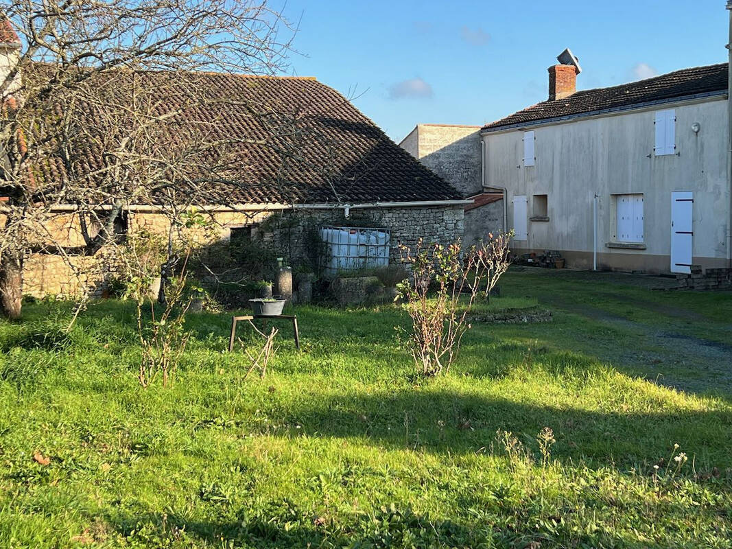Maison à SAINTE-GEMME-LA-PLAINE
