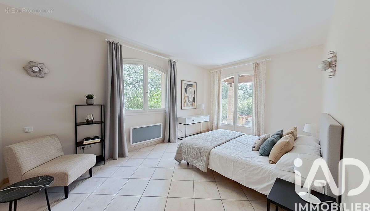 Photo 4 - Maison à LES ISSAMBRES