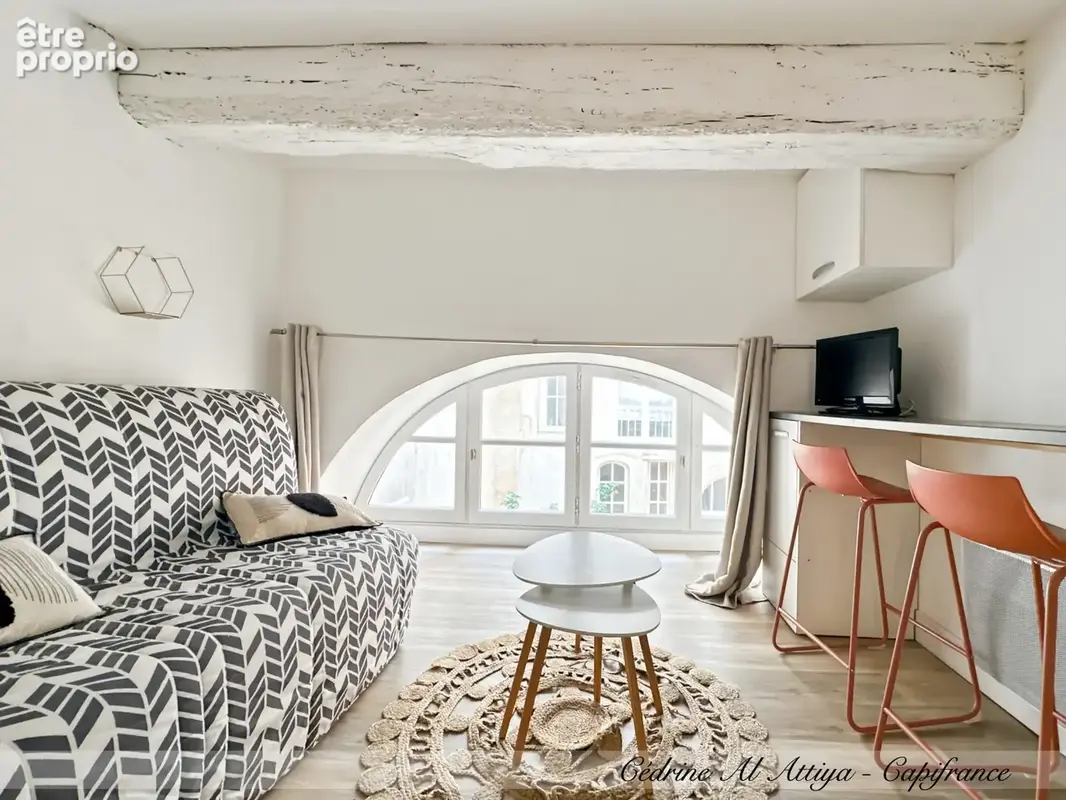 LA ROCHELLE, centre historique, STUDIO MEUBLÉ et rénové de 16m2, 1er étage, local à vélos - photo 11