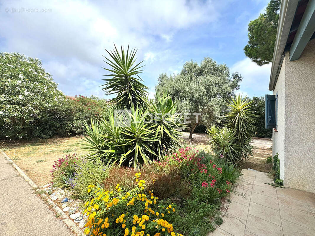 Maison 3 faces, 133m2 sur terrain piscinable 847m2. 299 000 - photo 2