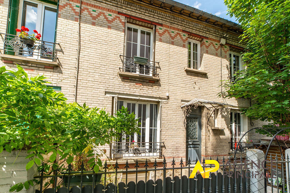 Maison à LA GARENNE-COLOMBES