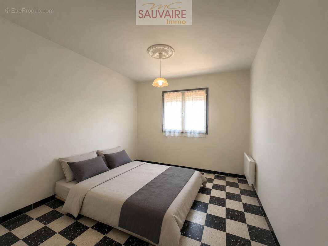 Maison à SAINT-LAURENT-DE-LA-SALANQUE