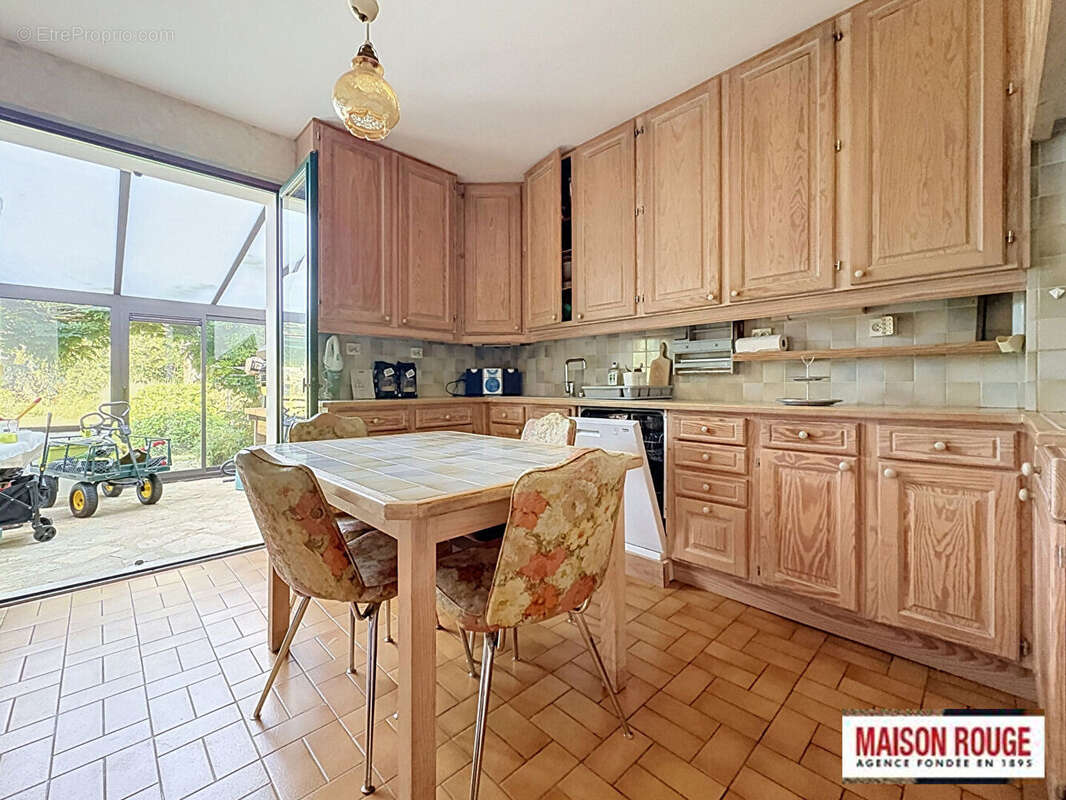 Maison familiale à vendre à Saint-Quay-Portrieux avec grand terrain arboré, beaux volumes et fort potentiel - photo 9