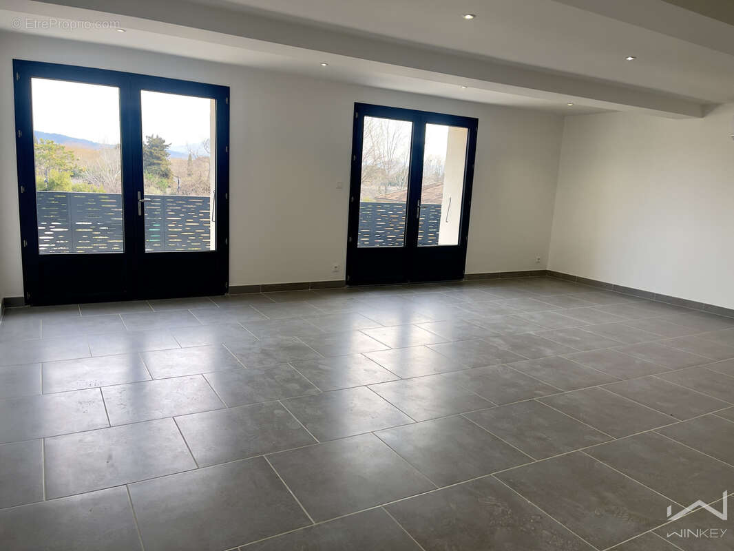 Appartement à SAINTE-CECILE-LES-VIGNES