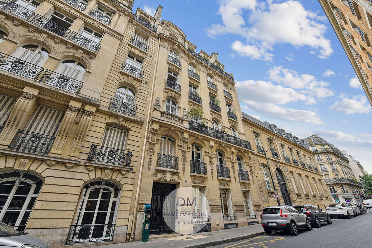 Appartement à PARIS-16E