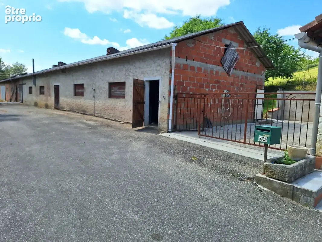 Corps de ferme avec dependances - photo 3