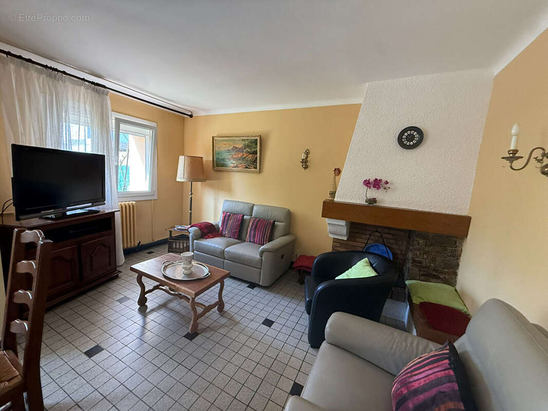 Maison familiale de 105 m² avec 4 chambres, garage motorisé et jardin à Grazailles - photo 8