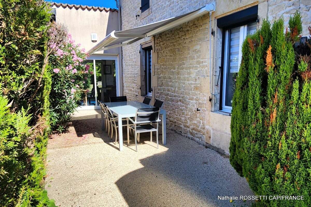 Maison à vendre 6 pièces LA GREVE SUR MIGNON (17)Maison de charme avec jardin paysagé et dépendance – 133 m² habitables sur 947  - photo 28