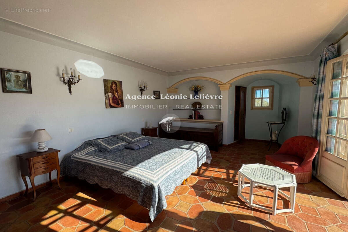 Maison à LES ISSAMBRES