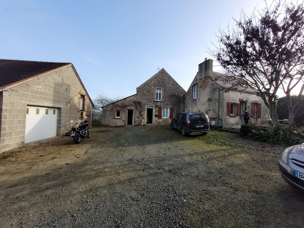 Maison à ASNIERES-SUR-VEGRE