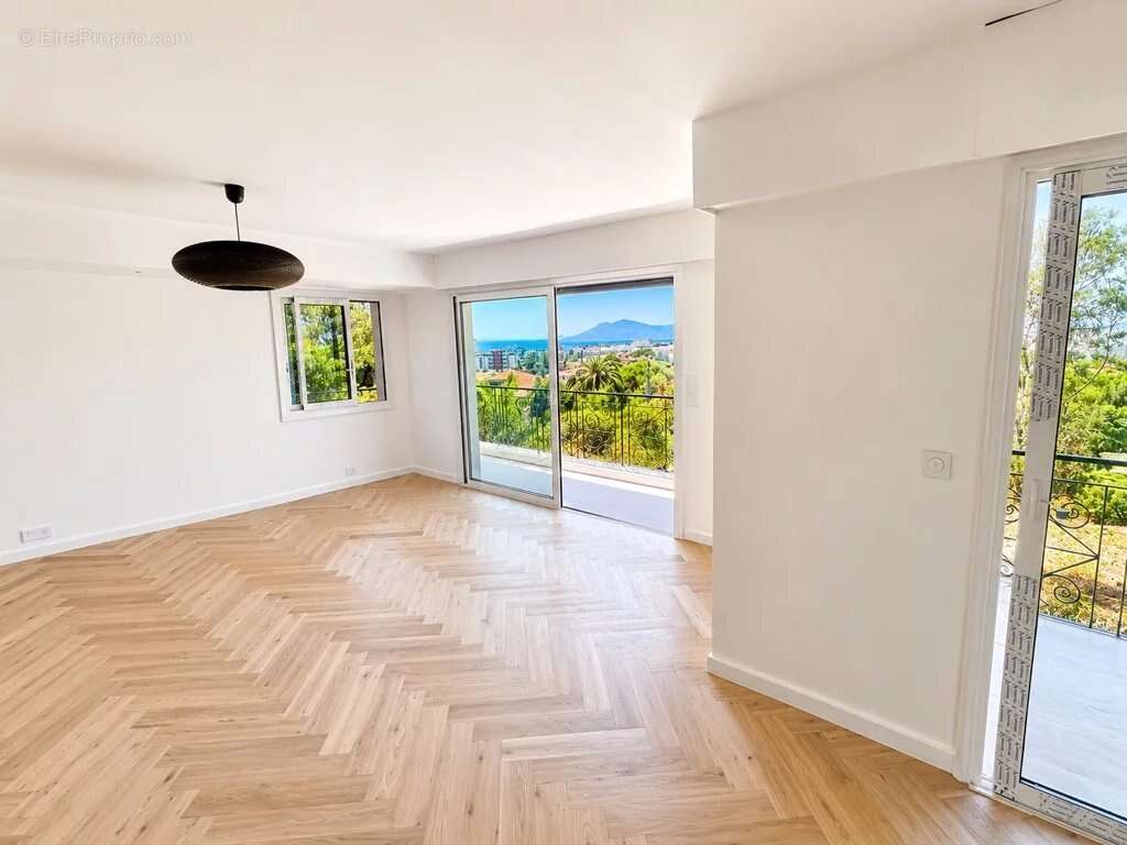 Cannes – Croix des Gardes 4 piéces Vue mer 2 parkings - photo 4