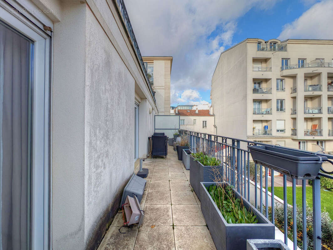 Appartement à LA GARENNE-COLOMBES