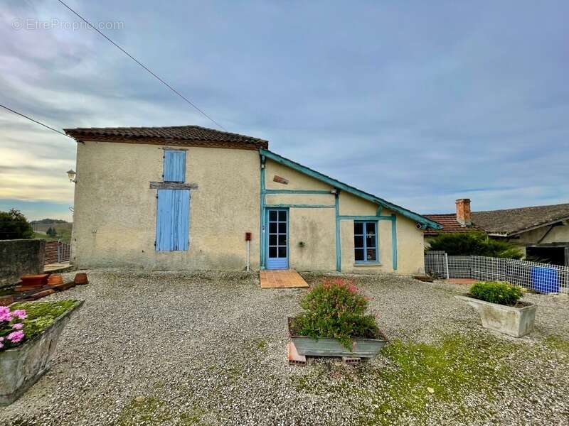 Hameau Authentique T15 à vendre, avec Maison et 6 logements indépendants et une vue panoramique-Saint-Vincent-Lespinasse (82) - photo 6