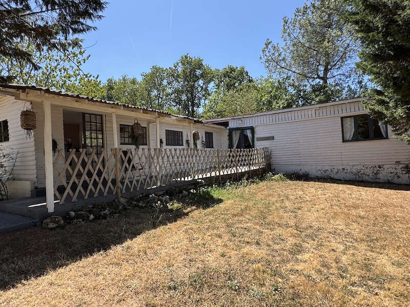 Ancienne ferme avec maison principale, maison d'amis, une piscine, grand jardin de 8000m2 - photo 10