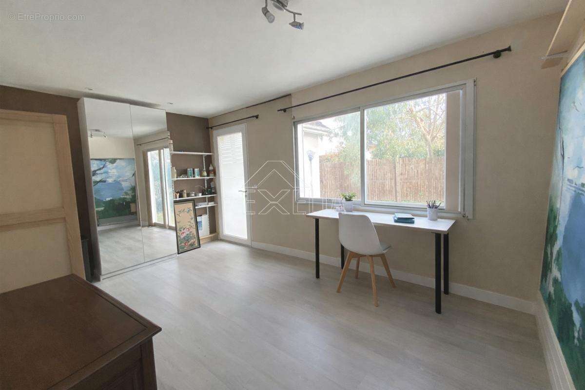 Maison à ROSNY-SUR-SEINE