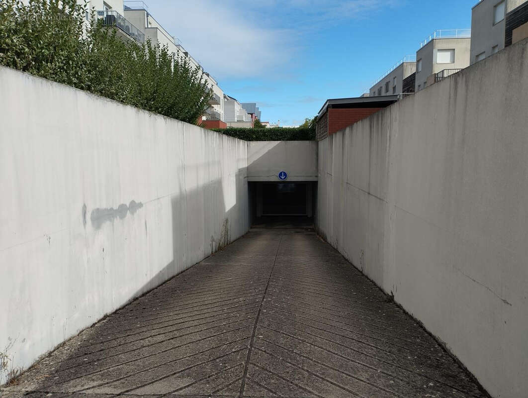 Garage double fermé et sécurisé dans résidence Quartier du Drapeau à Dijon - photo 6