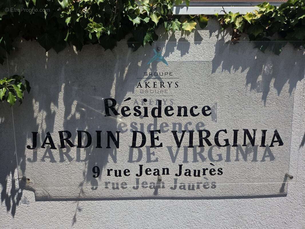Parking à VILLE-LA-GRAND