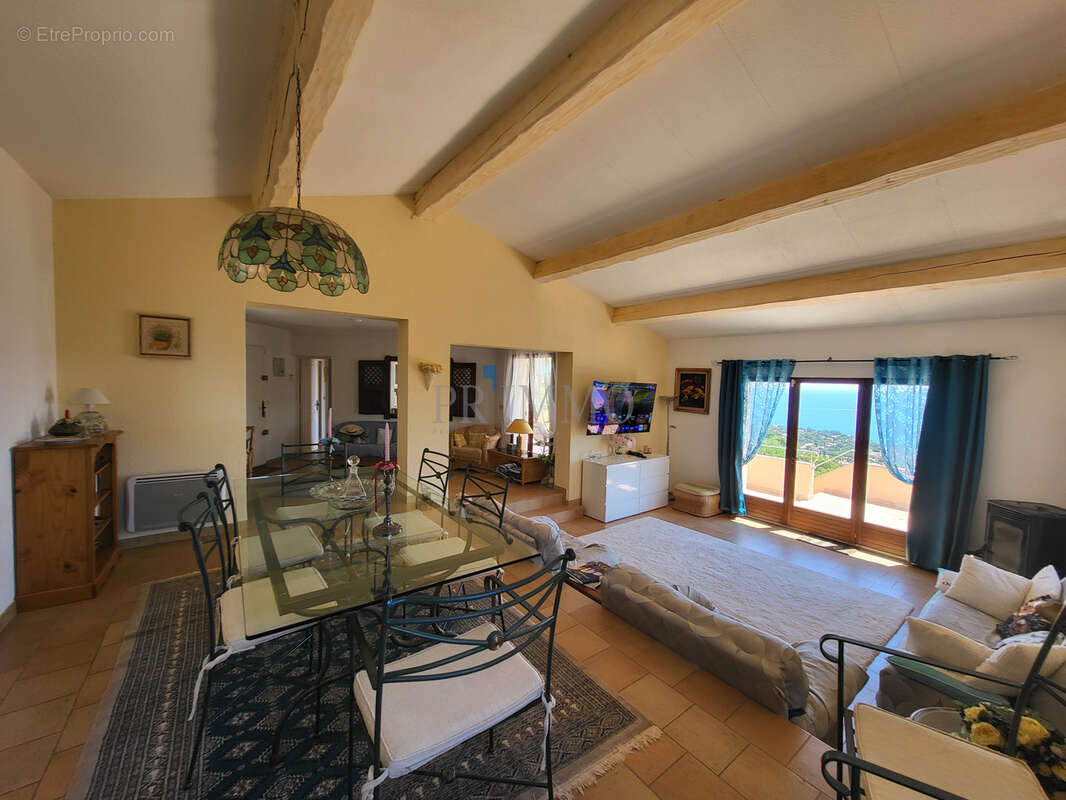 Maison à ROQUEBRUNE-SUR-ARGENS