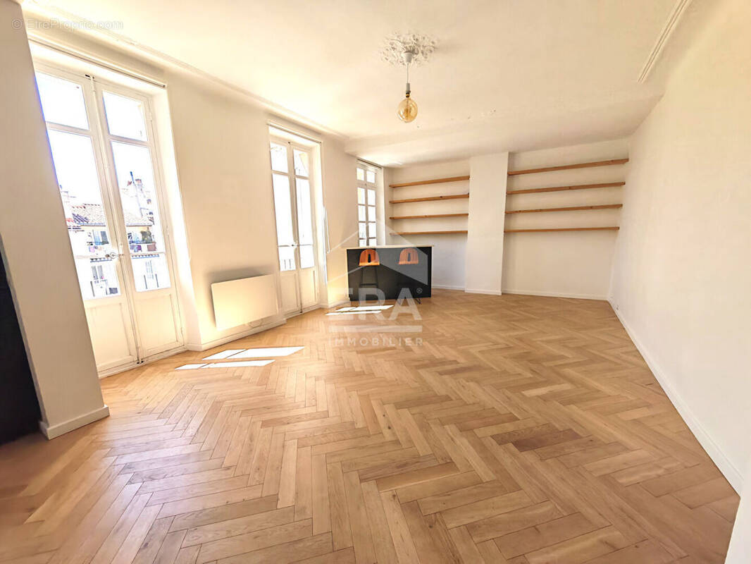 Appartement à MARSEILLE-5E