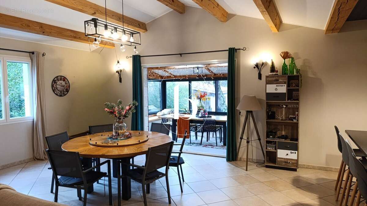 Maison à SAINT-JUST-ET-VACQUIERES