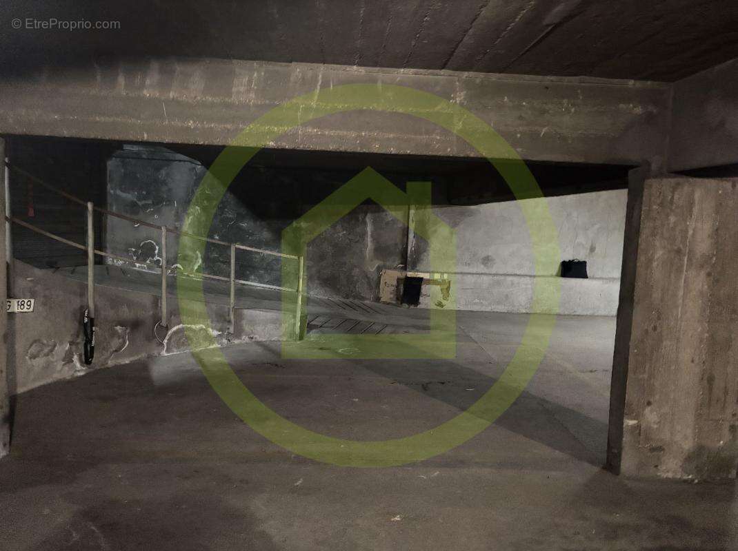 Parking à PARIS-13E