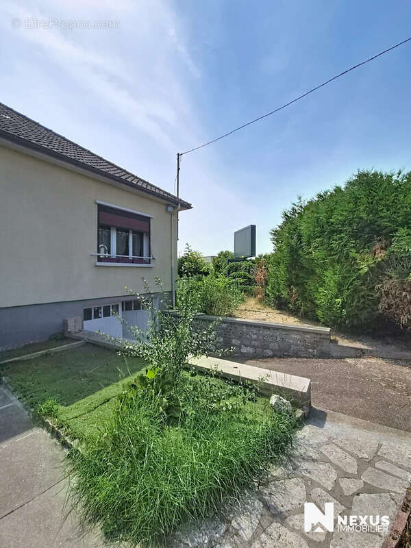 Maison 100 m² à Caudebec-Les-Elbeuf  - photo 2