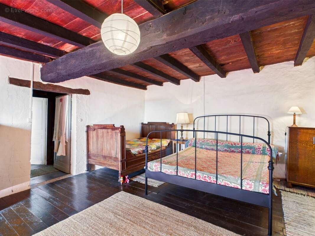 Jolie maison traditionnelle près d'un village populaire - photo 6