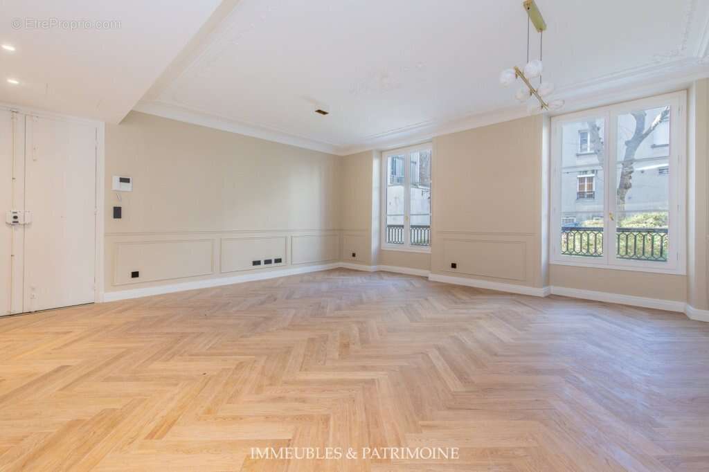Appartement à PARIS-8E