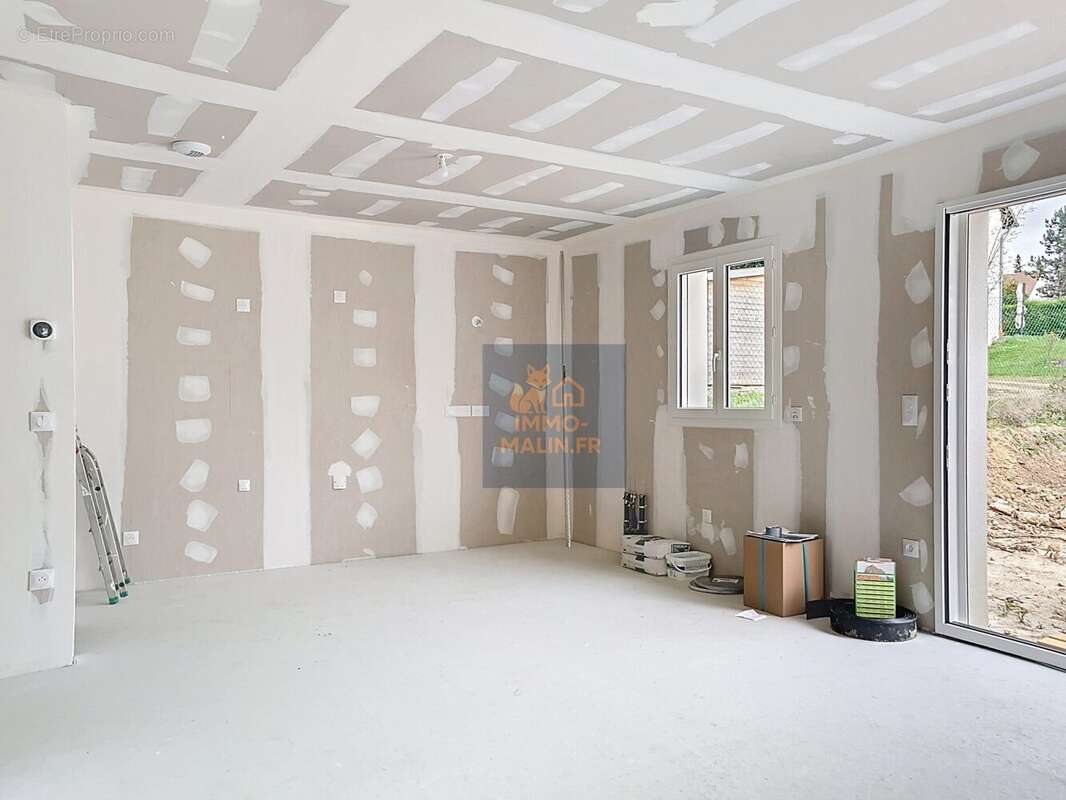 Maison à MORAINVILLIERS