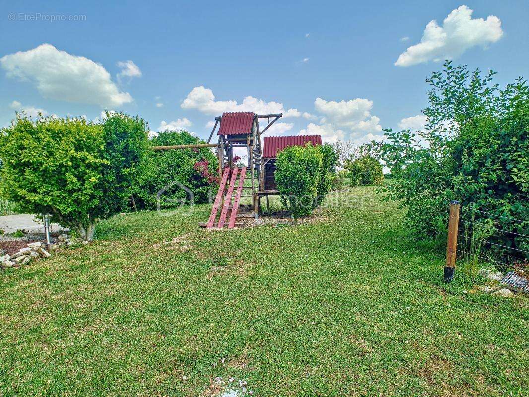 Maison à SAVIGNY-EN-SEPTAINE