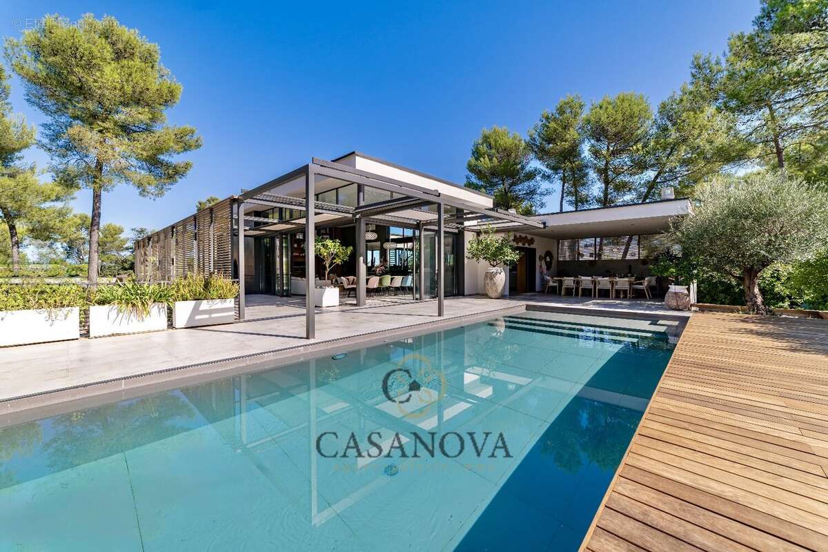 Maison à SAINT-CLEMENT-DE-RIVIERE