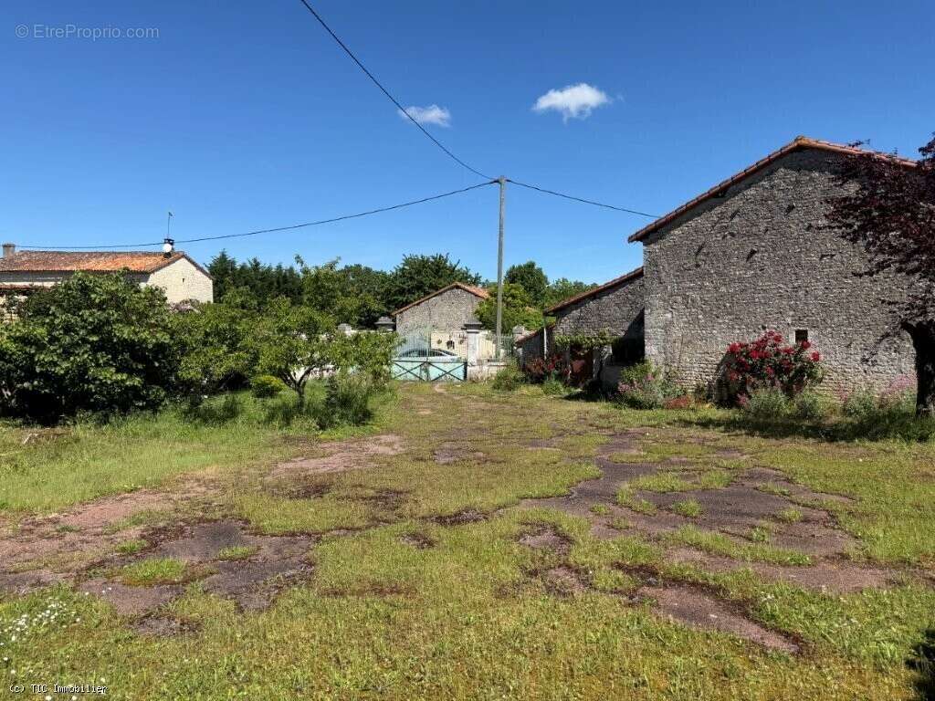 Maison à RUFFEC